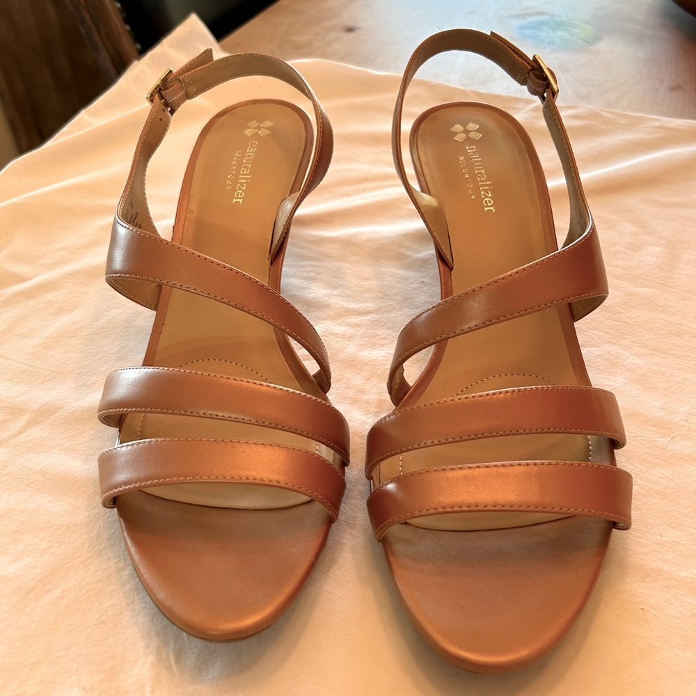 Naturalized Taimi comfort heels 12 M. Never worn.